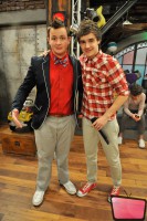 /album/galeria-de-fotos-speed-teen/one-direction-icarly-2012-10-jpg/